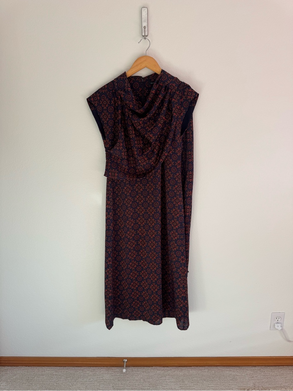 Size 0 Club Monaco Navy and Burgundy Patterned Maxi Dress
